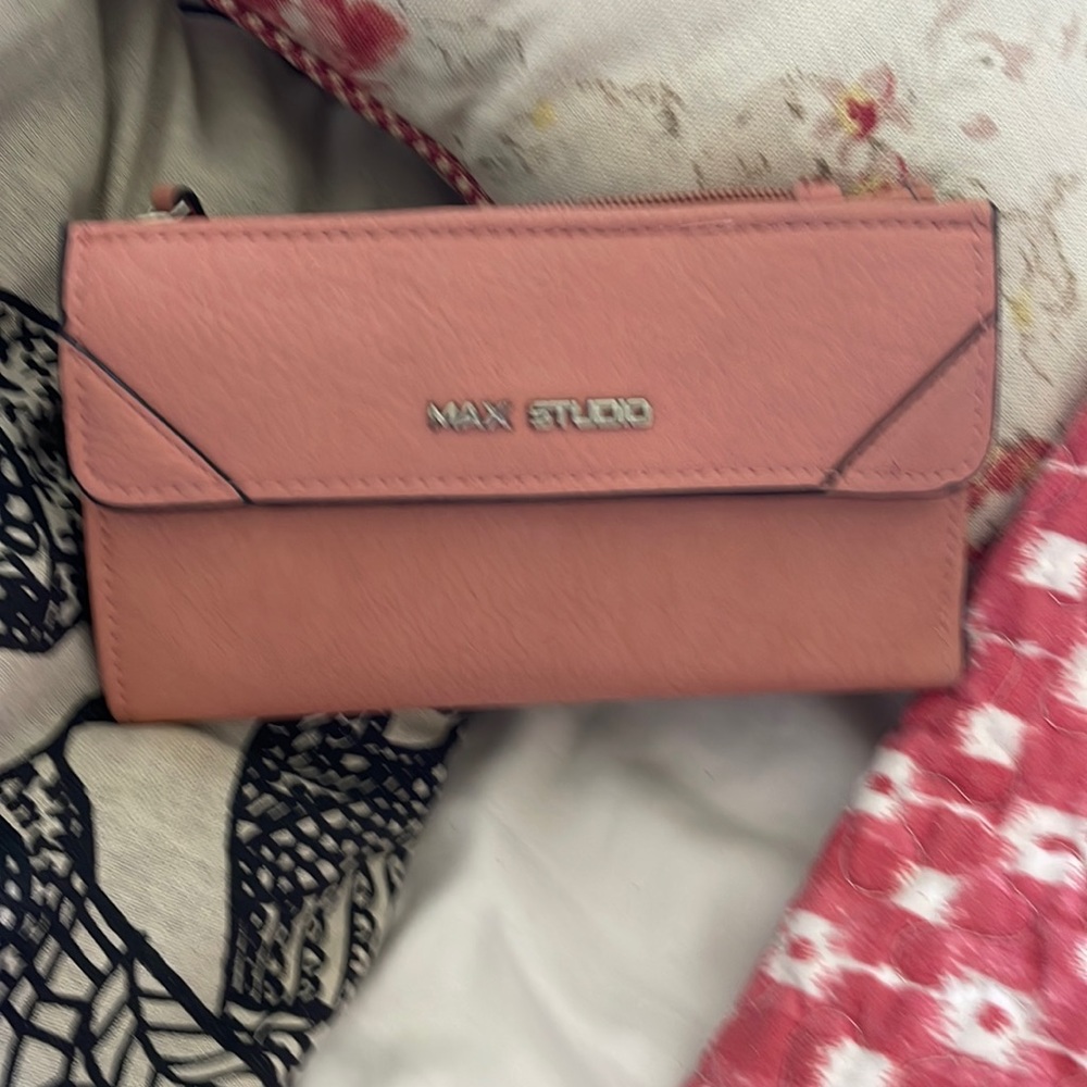 MAX STUDIO WALLET CORAL COLOR!